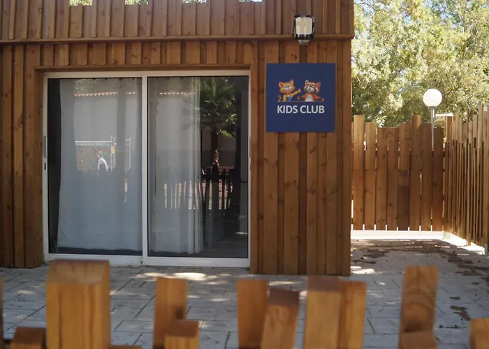 Кемпинг Mobile-home 7 Fonts